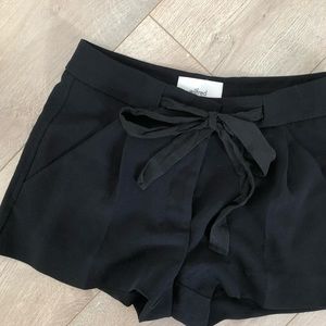 Aritzia Wilfred Black Exergue Shorts